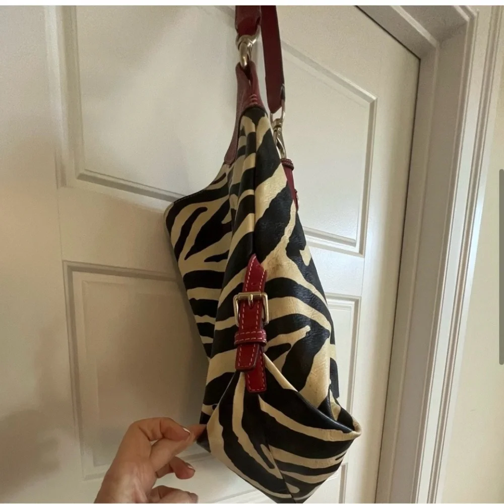 Vintage Dooney & Bourke Black and Cream Shoulder Bag with Zebra Print - Picture 3 of 14